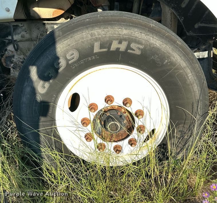 image for item DQ1446 2006 International 8600  semi truck