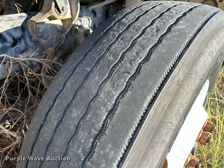 image for item DQ1446 2006 International 8600  semi truck