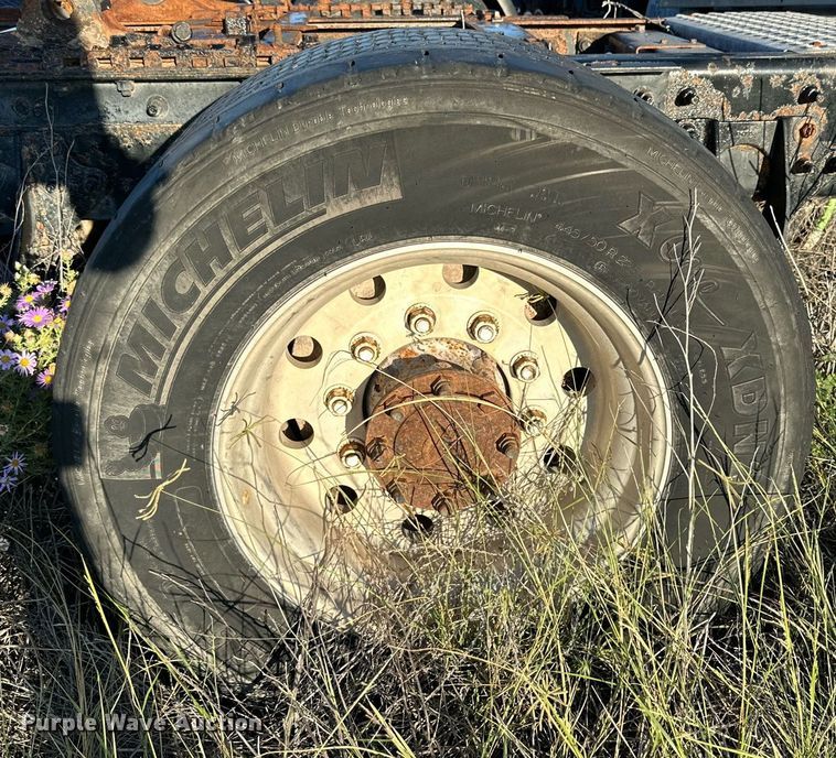 image for item DQ1446 2006 International 8600  semi truck