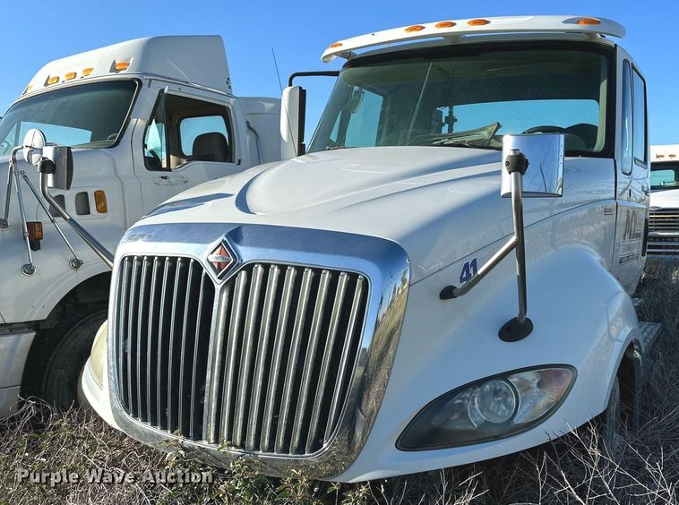 image for item DQ1447 2011 International  semi truck