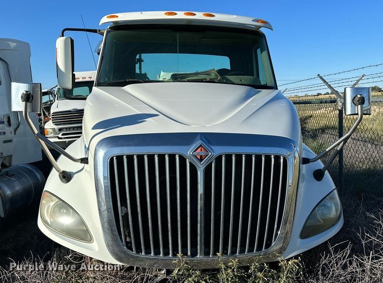 image for item DQ1447 2011 International  semi truck