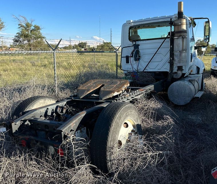 image for item DQ1447 2011 International  semi truck