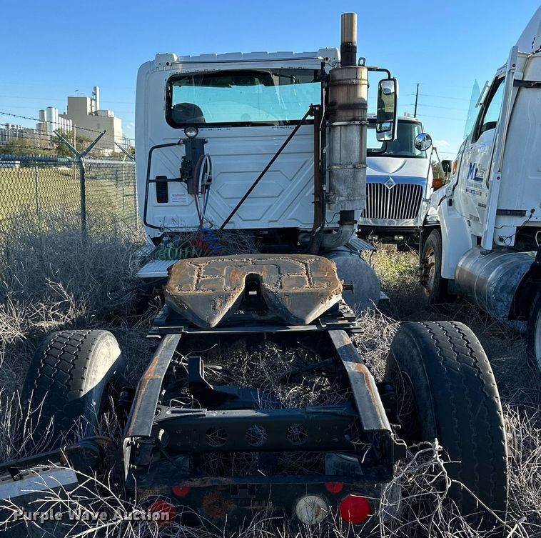 image for item DQ1447 2011 International  semi truck