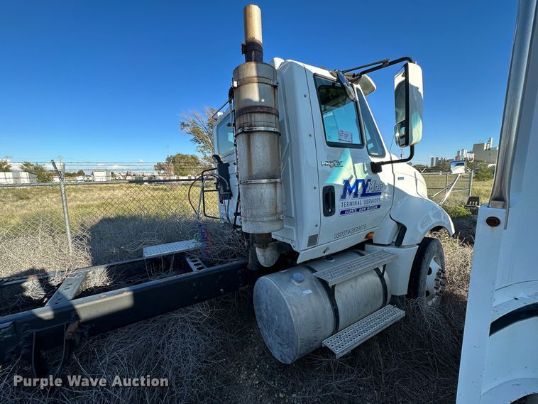 image for item DQ1447 2011 International  semi truck