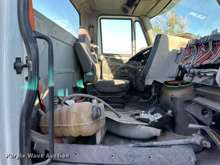 image for item DQ1447 2011 International  semi truck