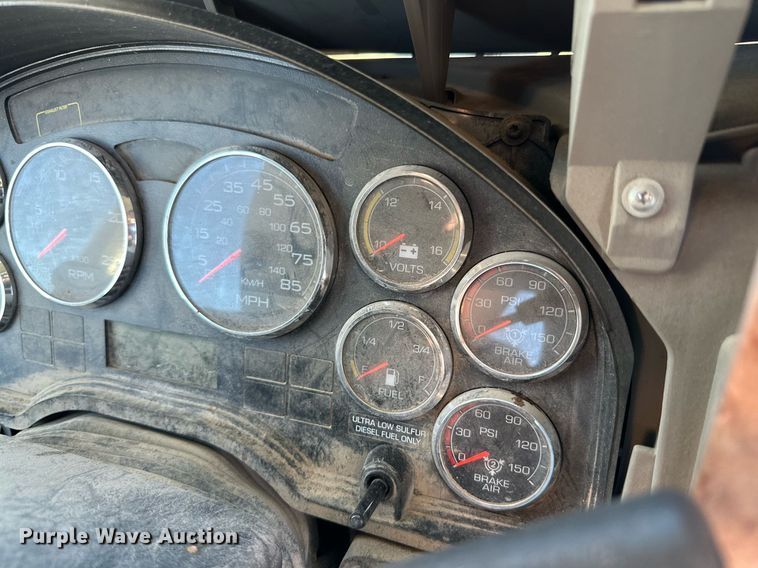 image for item DQ1447 2011 International  semi truck