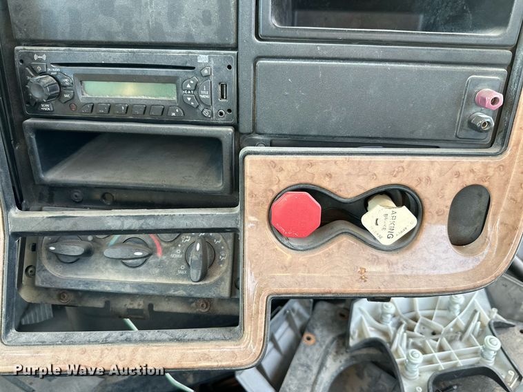 image for item DQ1447 2011 International  semi truck