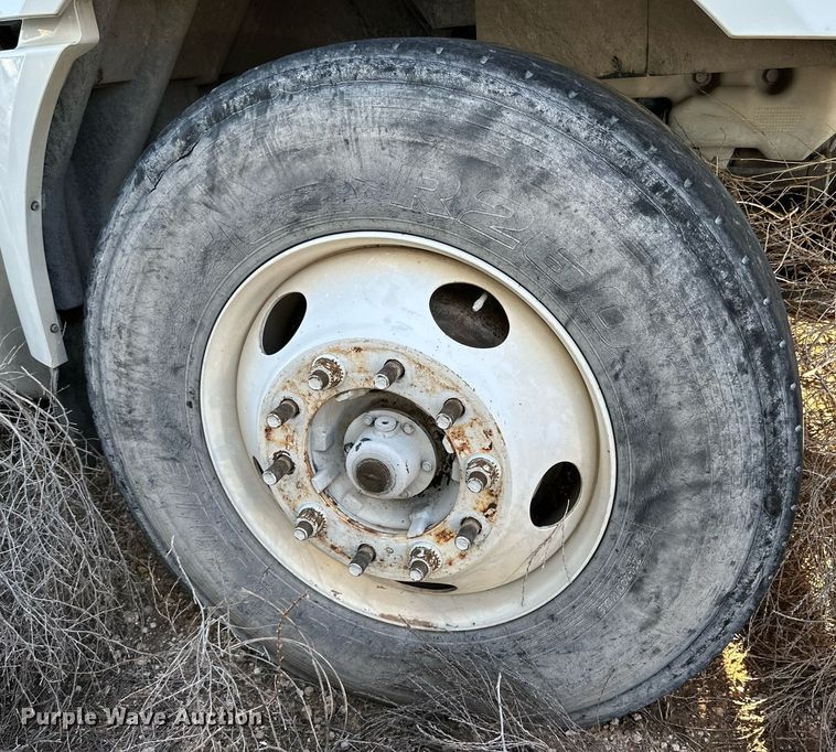 image for item DQ1447 2011 International  semi truck