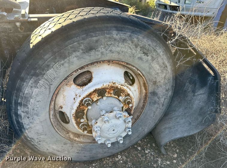 image for item DQ1447 2011 International  semi truck