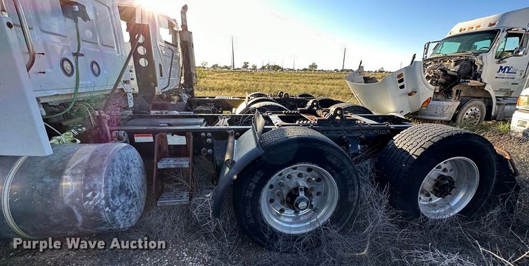 image for item DQ1448 2007 Sterling  semi truck