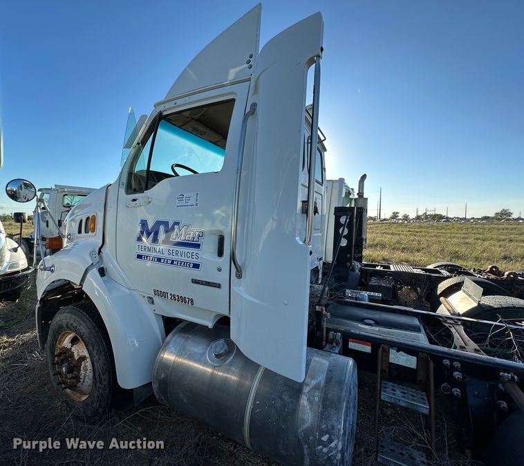 image for item DQ1448 2007 Sterling  semi truck