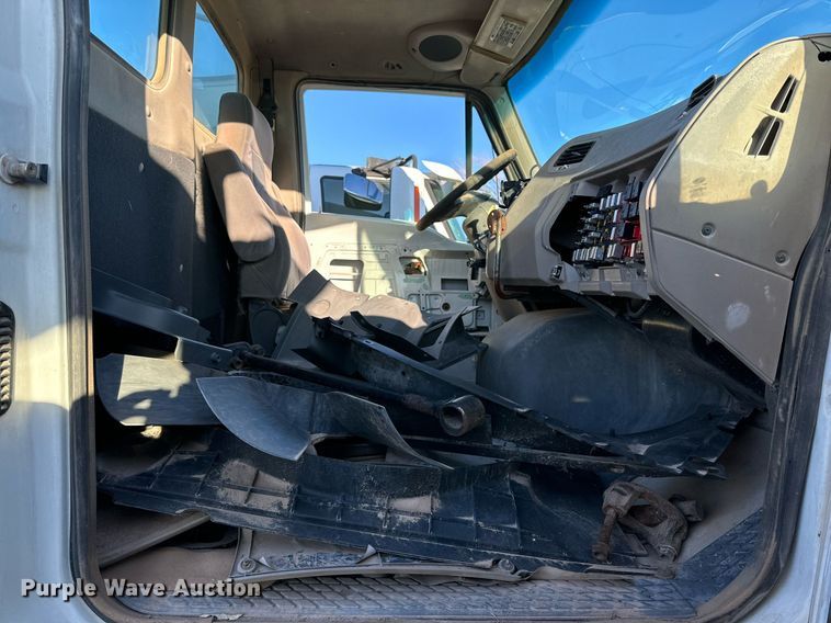 image for item DQ1448 2007 Sterling  semi truck