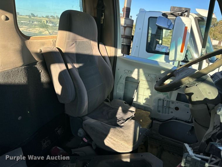 image for item DQ1448 2007 Sterling  semi truck