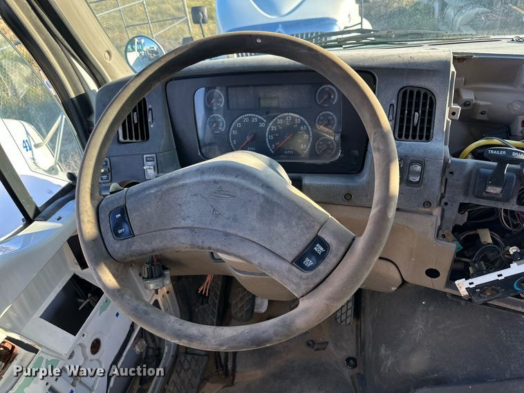 image for item DQ1448 2007 Sterling  semi truck