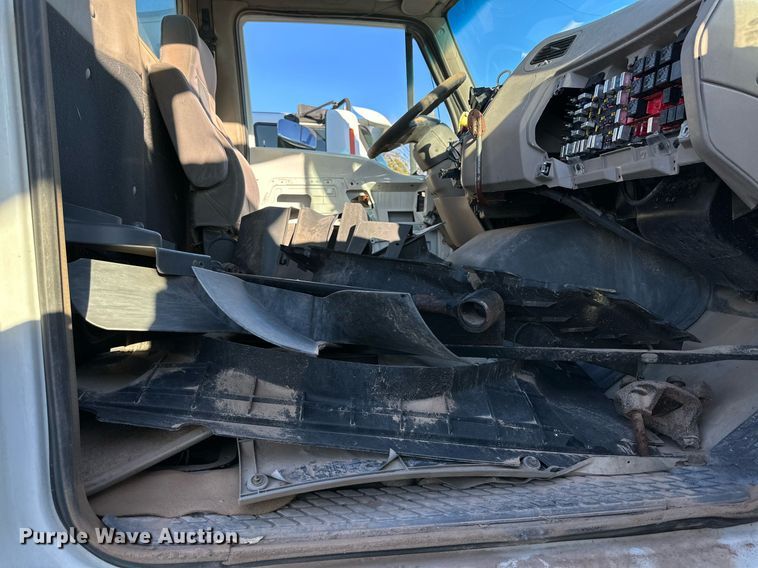 image for item DQ1448 2007 Sterling  semi truck