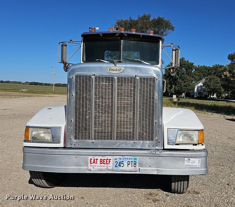 image for item DR5803 1992 Peterbilt 375  semi truck