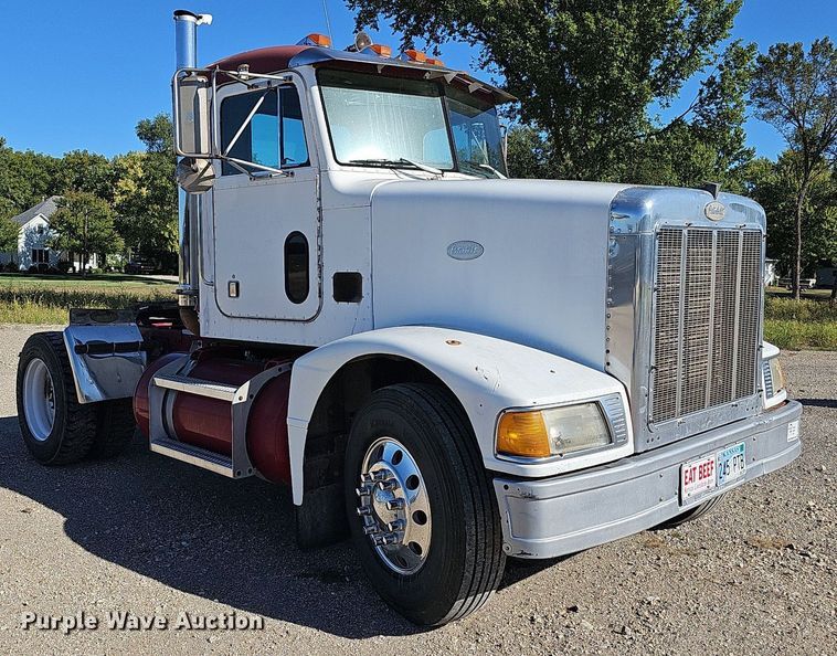 image for item DR5803 1992 Peterbilt 375  semi truck