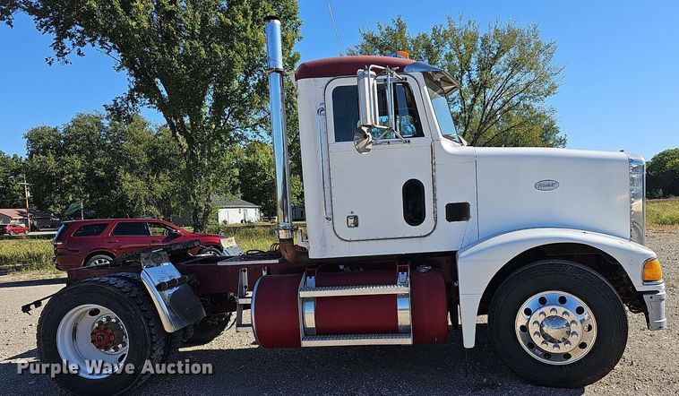 image for item DR5803 1992 Peterbilt 375  semi truck