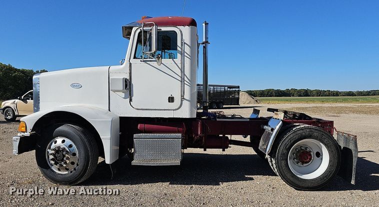 image for item DR5803 1992 Peterbilt 375  semi truck