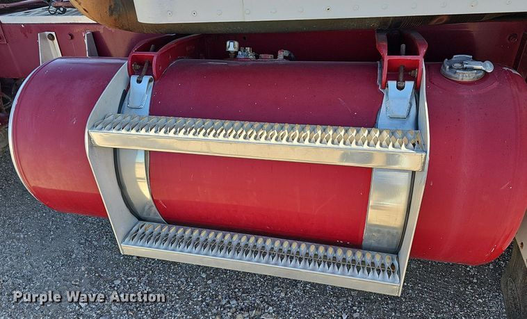 image for item DR5803 1992 Peterbilt 375  semi truck