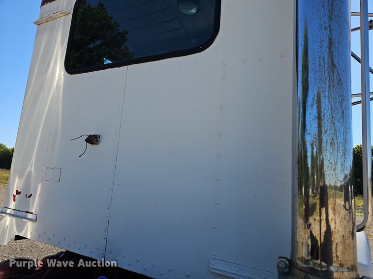 image for item DR5803 1992 Peterbilt 375  semi truck