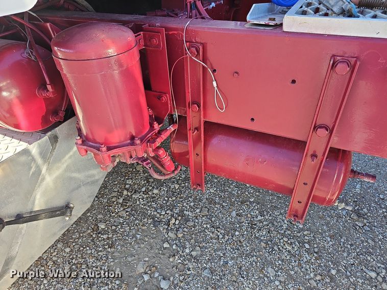 image for item DR5803 1992 Peterbilt 375  semi truck