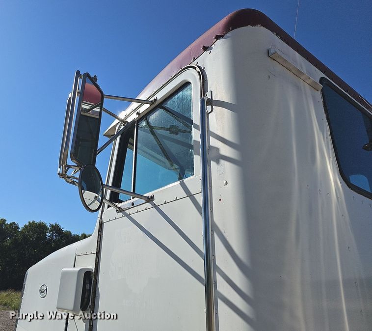 image for item DR5803 1992 Peterbilt 375  semi truck