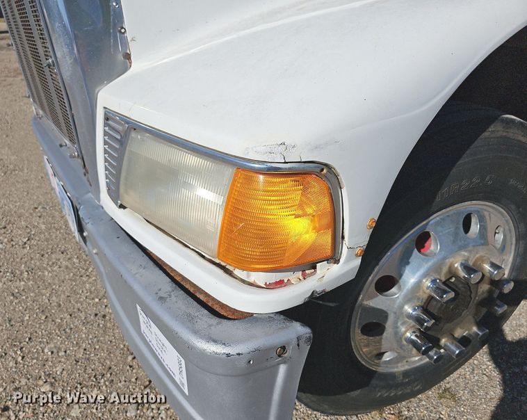 image for item DR5803 1992 Peterbilt 375  semi truck