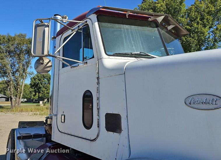 image for item DR5803 1992 Peterbilt 375  semi truck