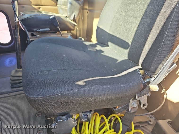 image for item DR5803 1992 Peterbilt 375  semi truck