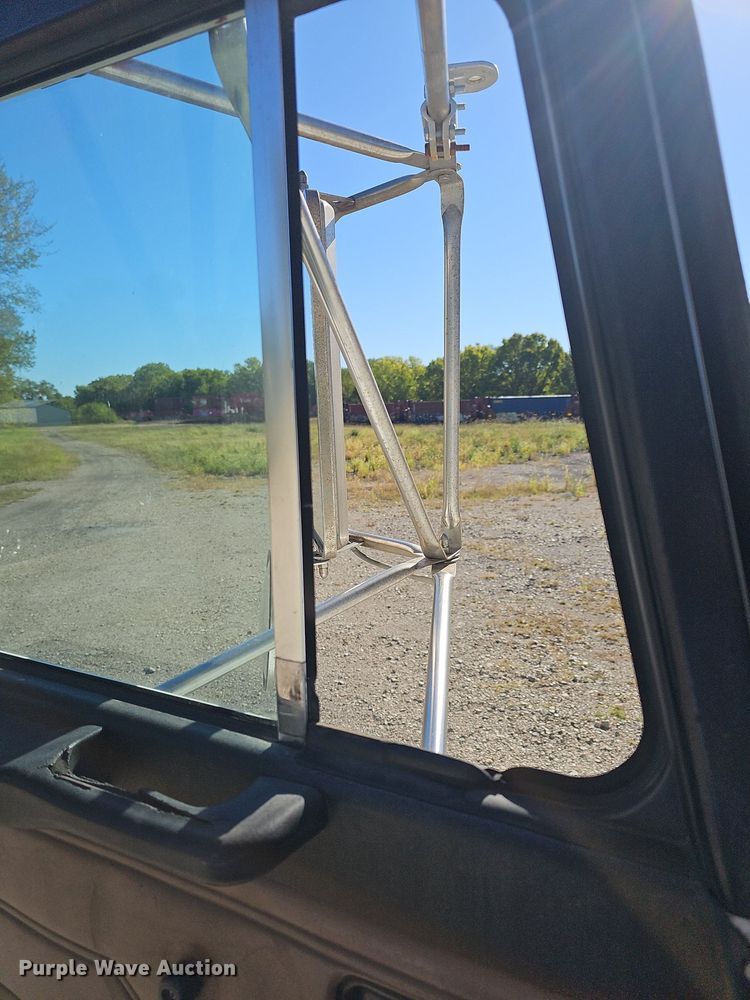 image for item DR5803 1992 Peterbilt 375  semi truck