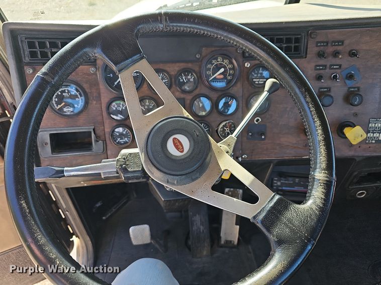 image for item DR5803 1992 Peterbilt 375  semi truck