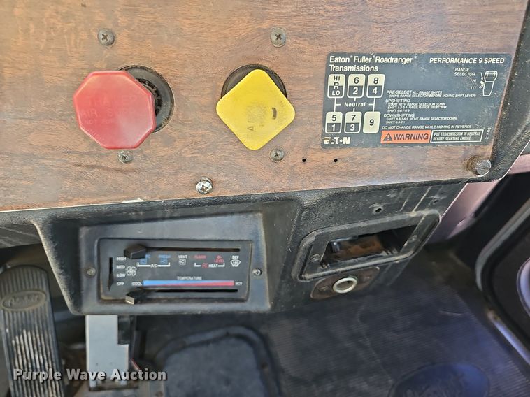 image for item DR5803 1992 Peterbilt 375  semi truck