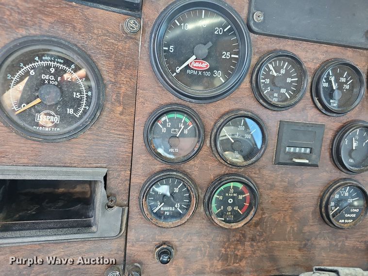 image for item DR5803 1992 Peterbilt 375  semi truck