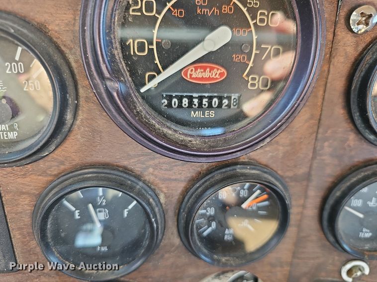 image for item DR5803 1992 Peterbilt 375  semi truck