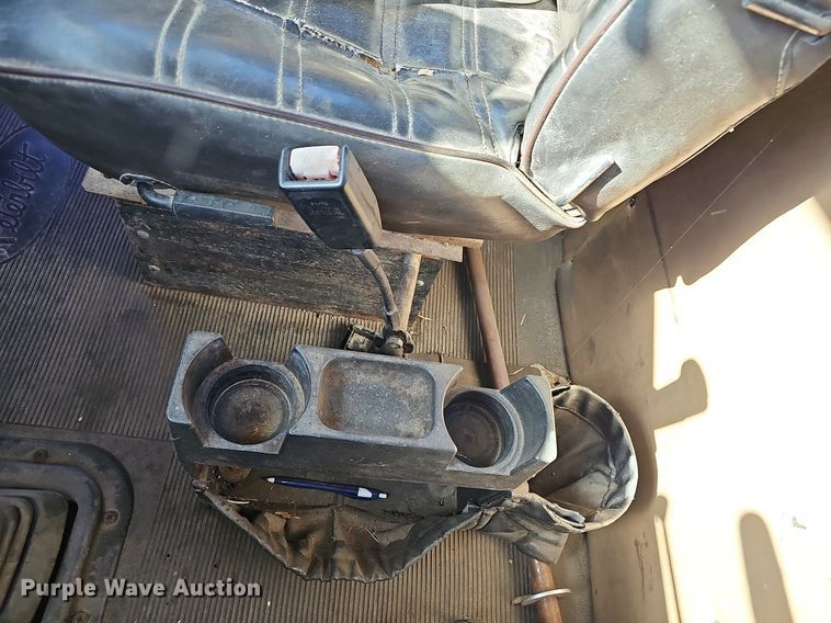 image for item DR5803 1992 Peterbilt 375  semi truck