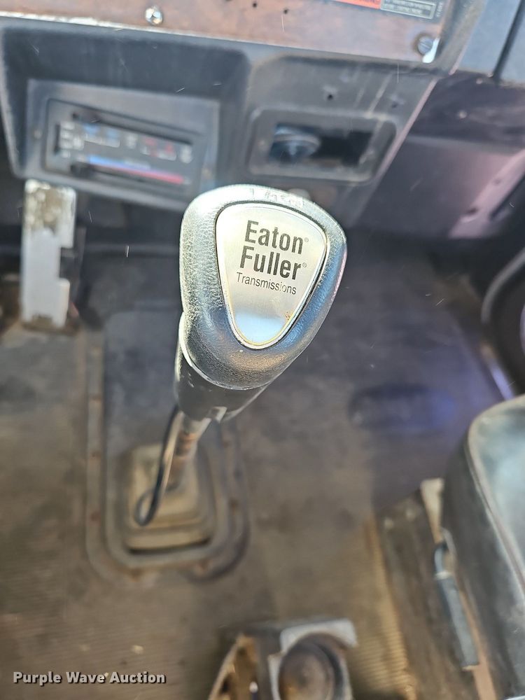 image for item DR5803 1992 Peterbilt 375  semi truck