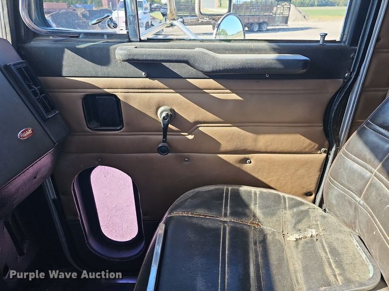 image for item DR5803 1992 Peterbilt 375  semi truck