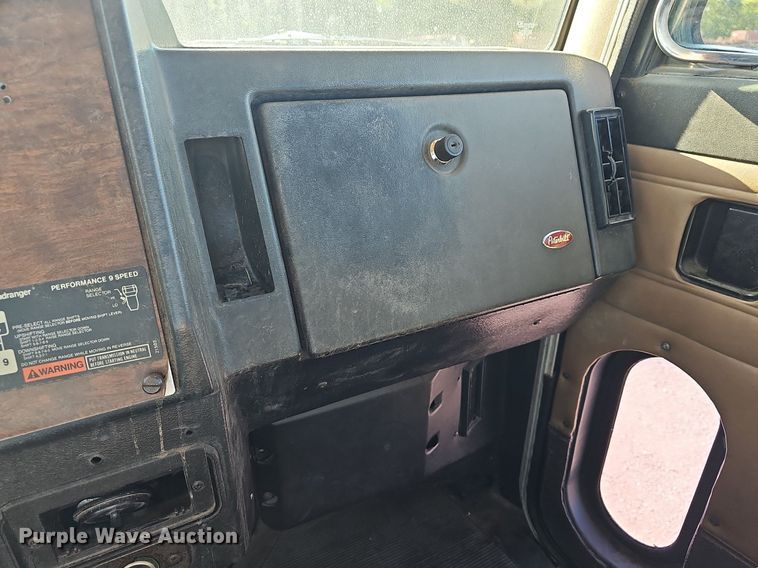 image for item DR5803 1992 Peterbilt 375  semi truck