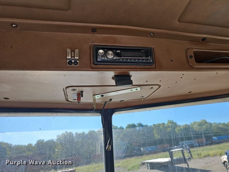 image for item DR5803 1992 Peterbilt 375  semi truck