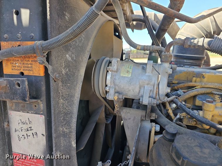 image for item DR5803 1992 Peterbilt 375  semi truck