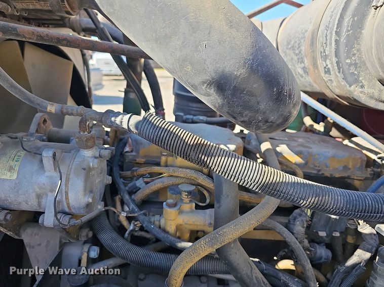 image for item DR5803 1992 Peterbilt 375  semi truck