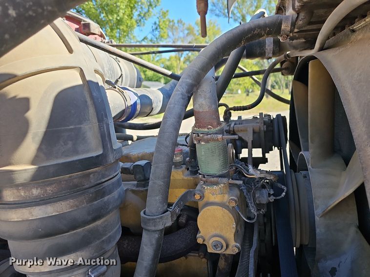 image for item DR5803 1992 Peterbilt 375  semi truck