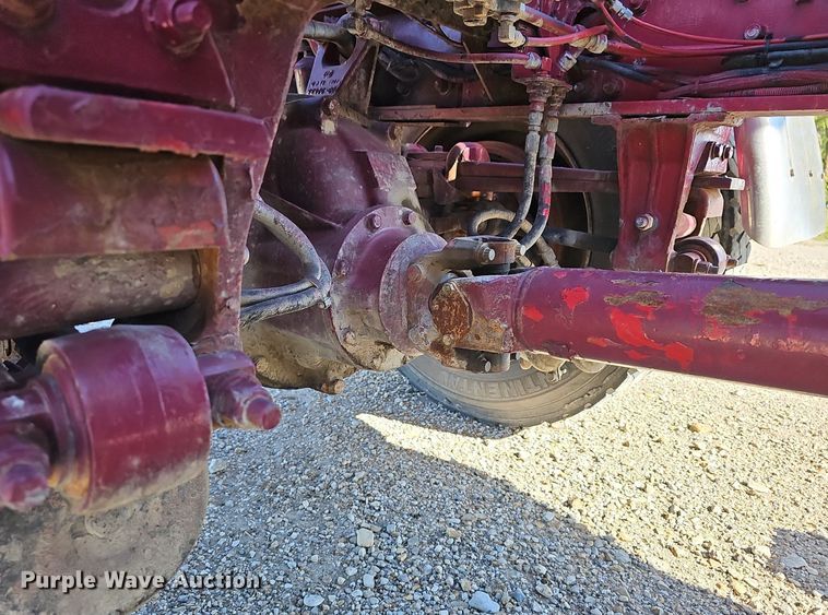 image for item DR5803 1992 Peterbilt 375  semi truck