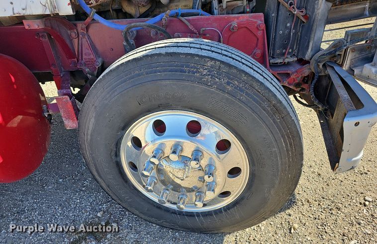 image for item DR5803 1992 Peterbilt 375  semi truck