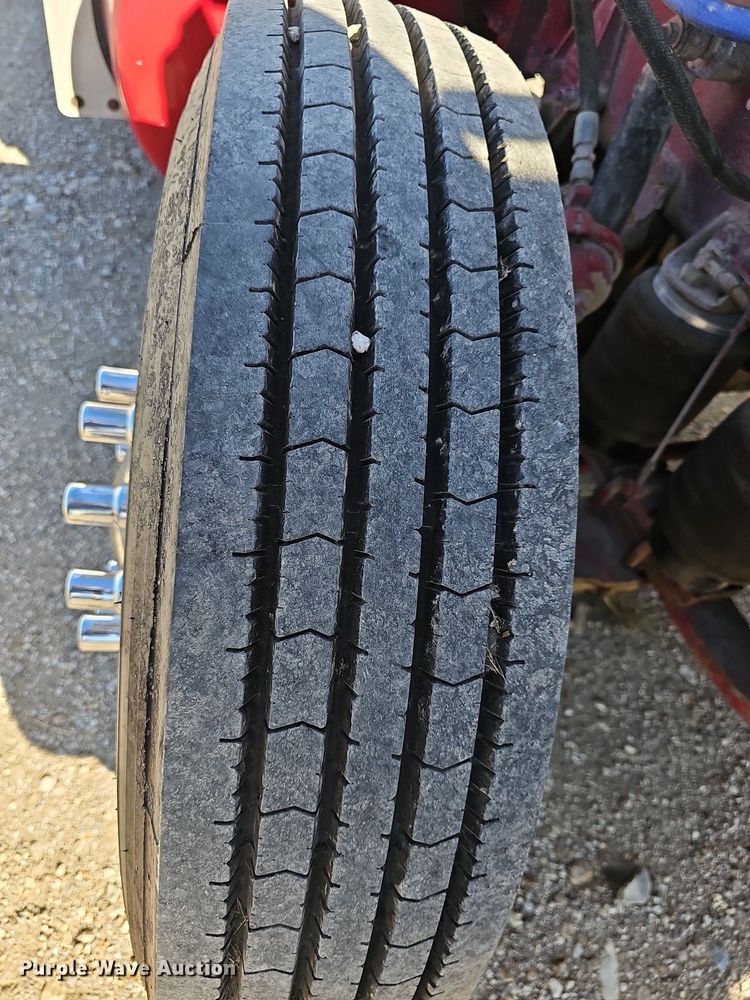 image for item DR5803 1992 Peterbilt 375  semi truck