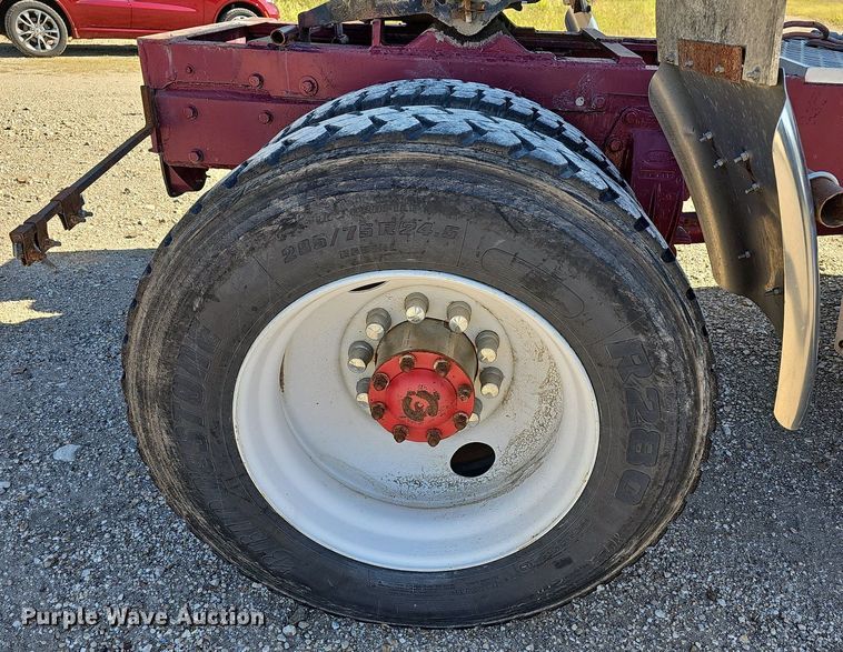 image for item DR5803 1992 Peterbilt 375  semi truck