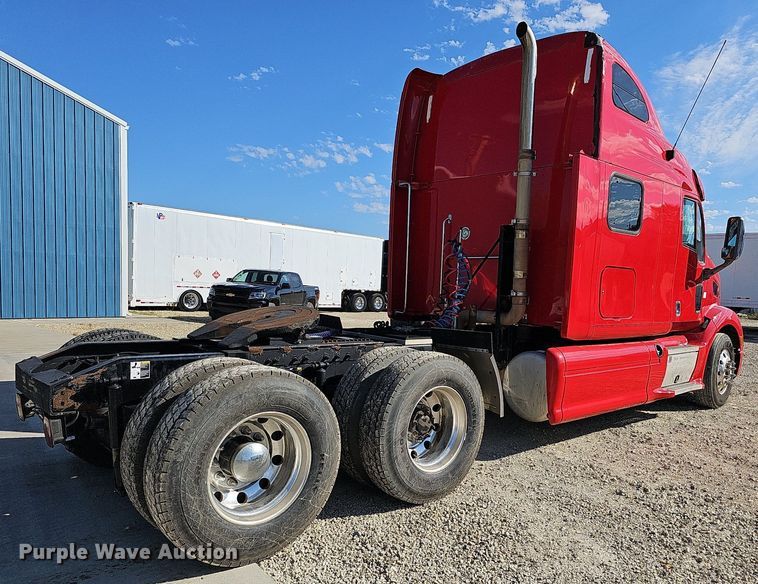 image for item DR5858 2012 Peterbilt 587  semi truck