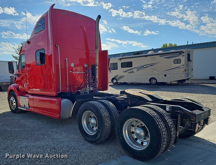 image for item DR5858 2012 Peterbilt 587  semi truck