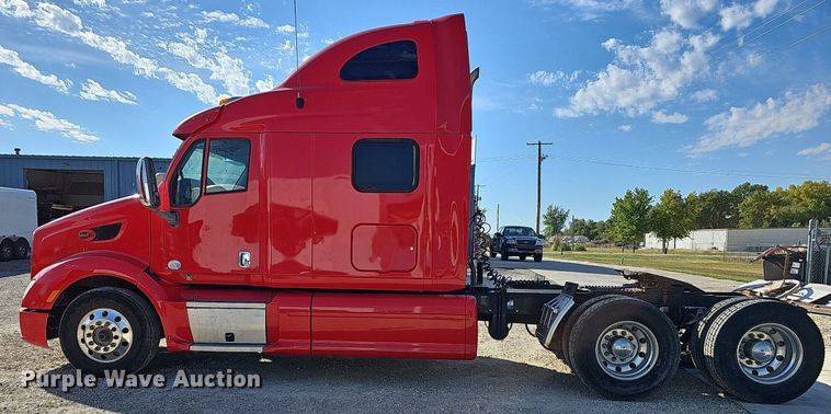 image for item DR5858 2012 Peterbilt 587  semi truck
